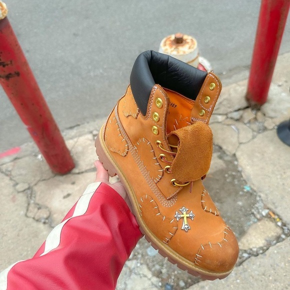 Yellow Timberland - Picture 2 of 3